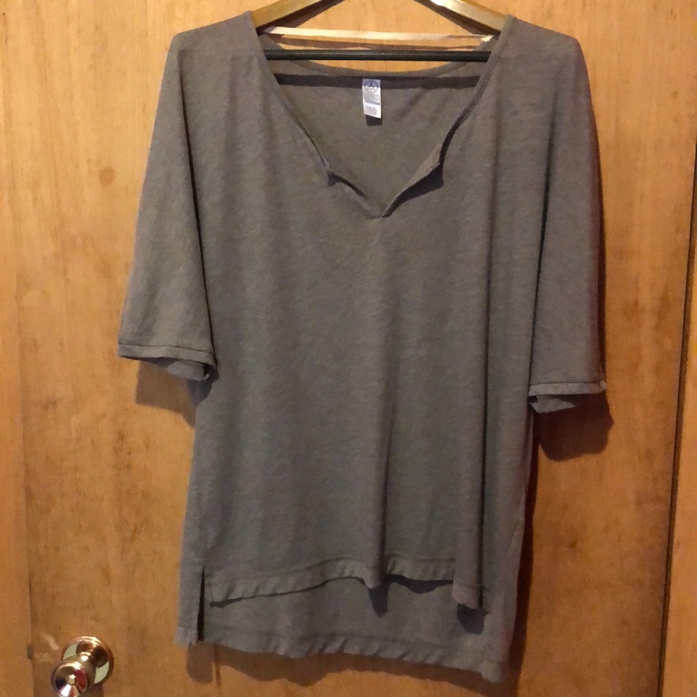 Alternative Earth Women’s s/s Taupe top ~ medium